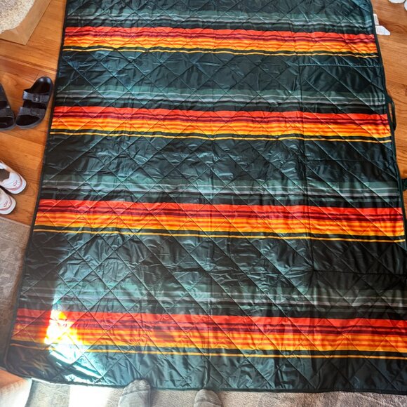 Pendleton Outdoor Packable Blanket - Picture 2 of 2
